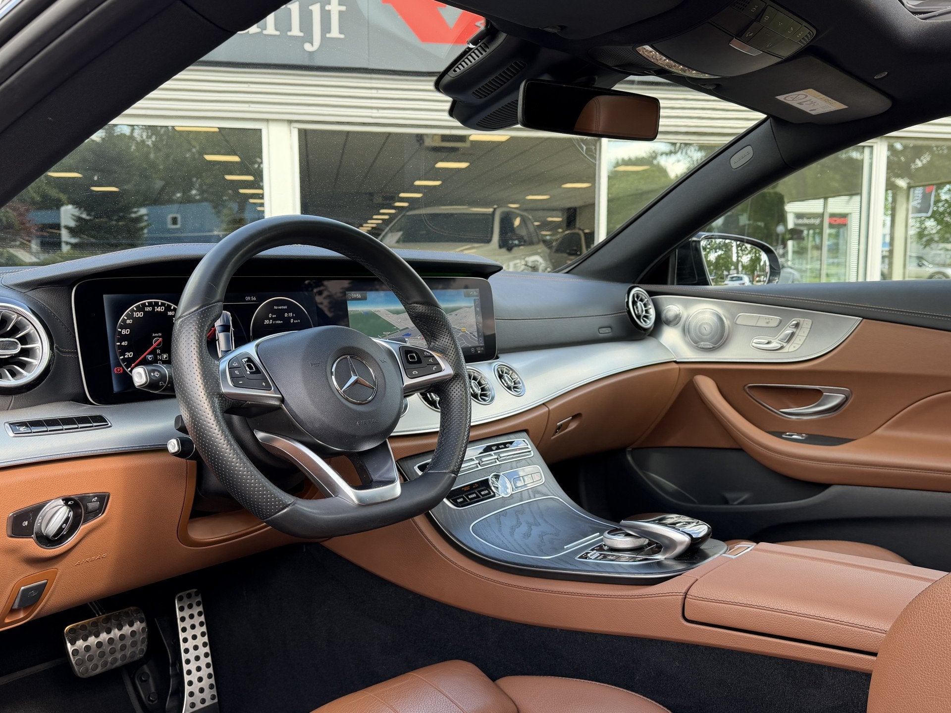 Mercedes-Benz E-Klasse Coupé 200 AMG-Line | Panodak | Burme, Automaat, 4 cilinders, Met garantie (alle), 4 stoelen