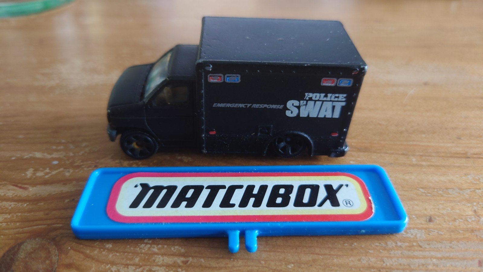 Matchbox 2020 Police Swat Truck - Achteras krom, Hobby en Vrije tijd, Modelauto's | 1:87, Ophalen of Verzenden, Zo goed als nieuw