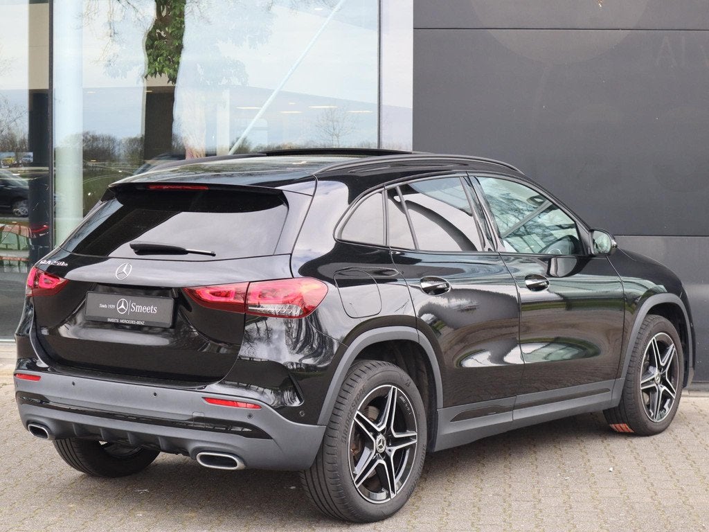 Mercedes-Benz GLA-klasse 250 e Business Solution AMG Limited, Auto's, Mercedes-Benz, Stof, 16 kWh, Zwart, Bedrijf