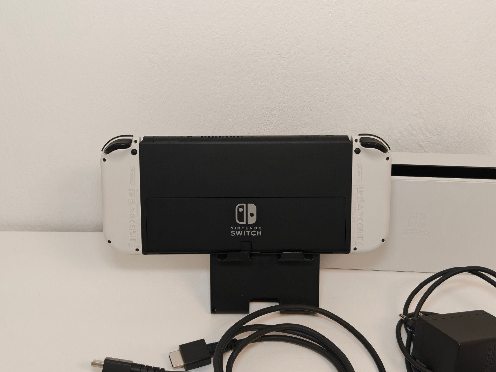 Nintendo Switch OLED Wit, Spelcomputers en Games, Switch OLED, Ophalen of Verzenden, Zo goed als nieuw, 11-1, Kamitoba Hokodate-cho, Minami-ku, Kyoto 601-8501, Japan