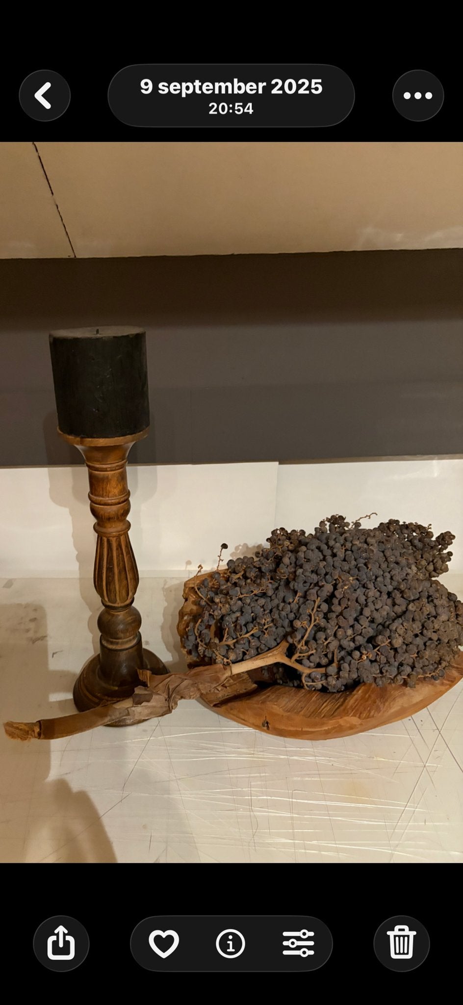 Decoratieve dadeltak in houten schaal, Ophalen, Gebruikt, Landelijk, Natuurlijk materiaal