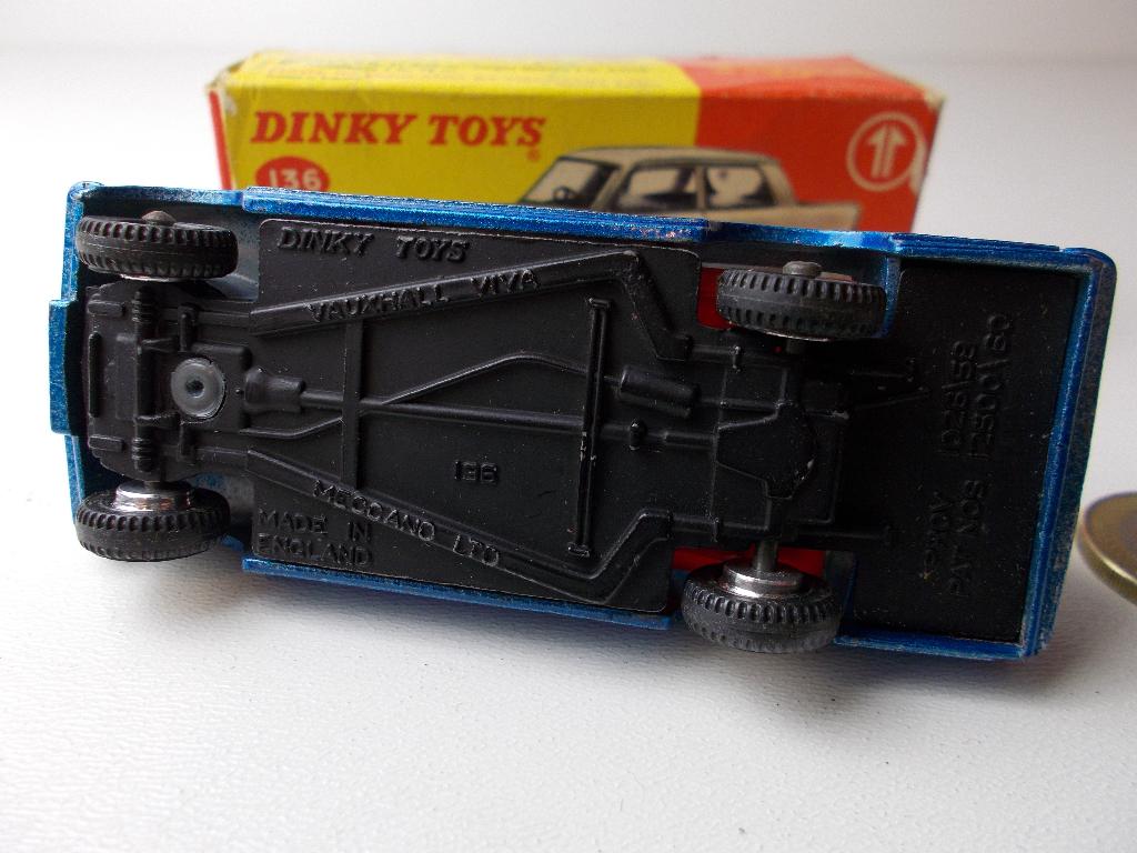 1965 Dinky Toys 136 VAUXHALL VIVA + ORIG. DOOSJE! I.z.g.st!, Ophalen of Verzenden, Zo goed als nieuw, Auto, Dinky Toys