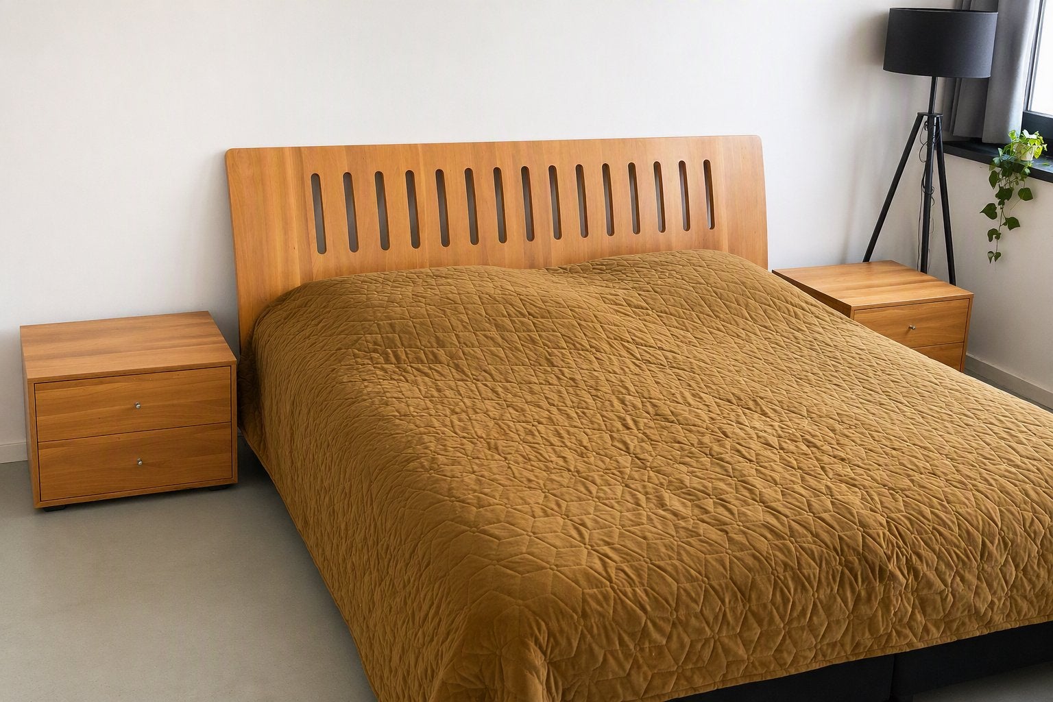 Hoofdbod en 2 nachtkastjes in prachtig houtfineer, Ophalen, Zo goed als nieuw, Hout, 45 tot 65 cm
