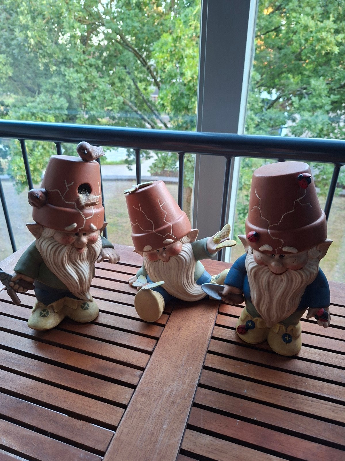Set van 3 tuinkabouters met bloempotten op hoofd, Ophalen of Verzenden, Gebruikt, Kunststof, Tuinkabouter