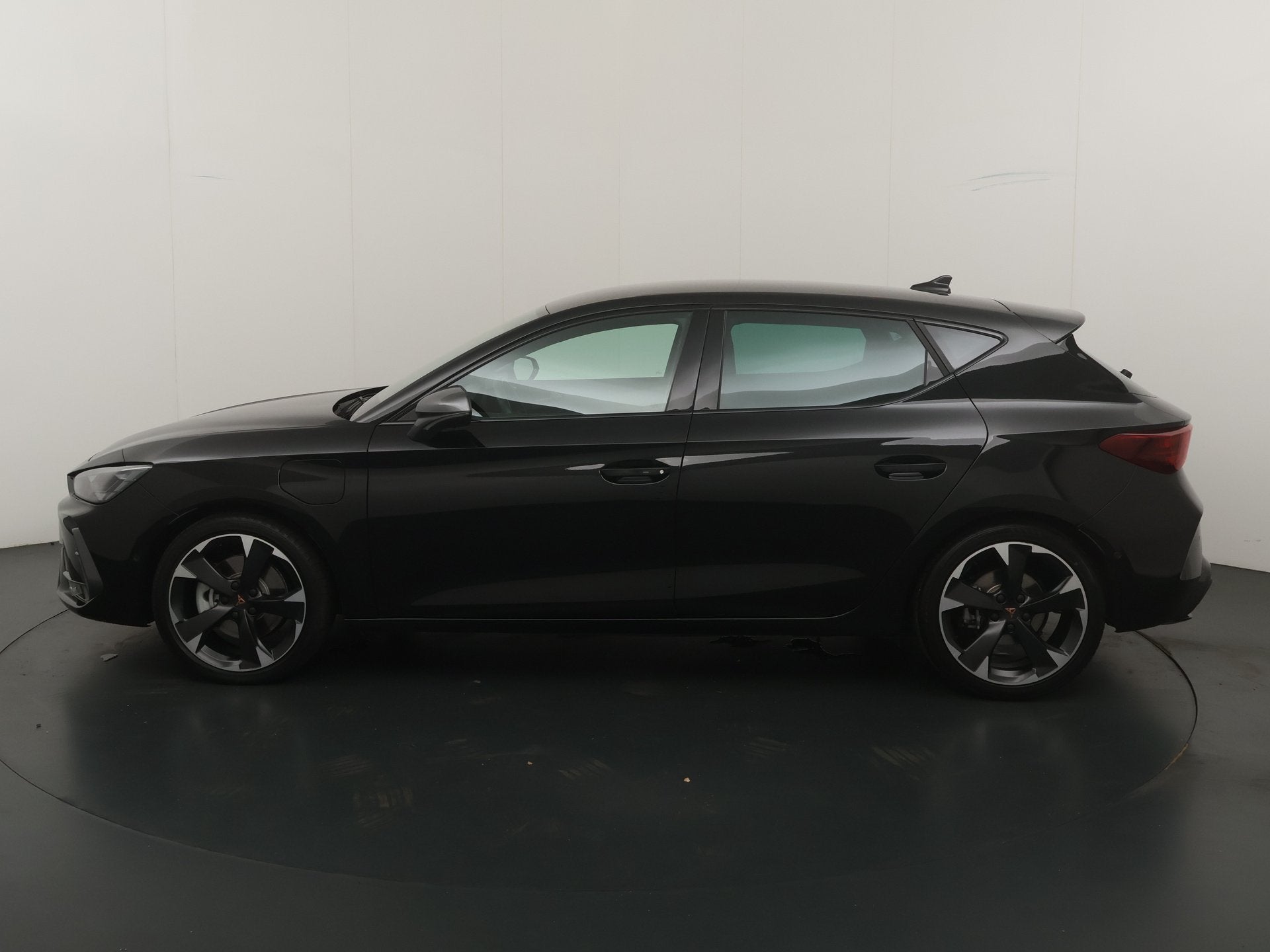 CUPRA Leon 1.5 TSI e-Hybrid 204pk PHEV Business | SOH 101,5%, Auto's, 12 maanden, 4 cilinders, Leon, Leder en Stof