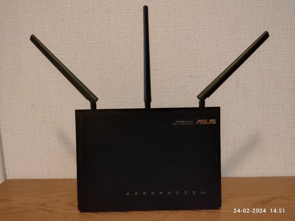 ASUS RT-AC68U Dual-Band Gigabit Router 802.11ac Wireless, Computers en Software, Verzenden, Zo goed als nieuw, Router met modem