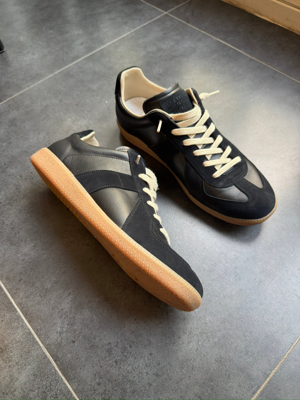 Maison Margiela Replica Sneakers Zwart – Maat 43, Kleding | Heren, Ophalen of Verzenden, Zo goed als nieuw, Zwart