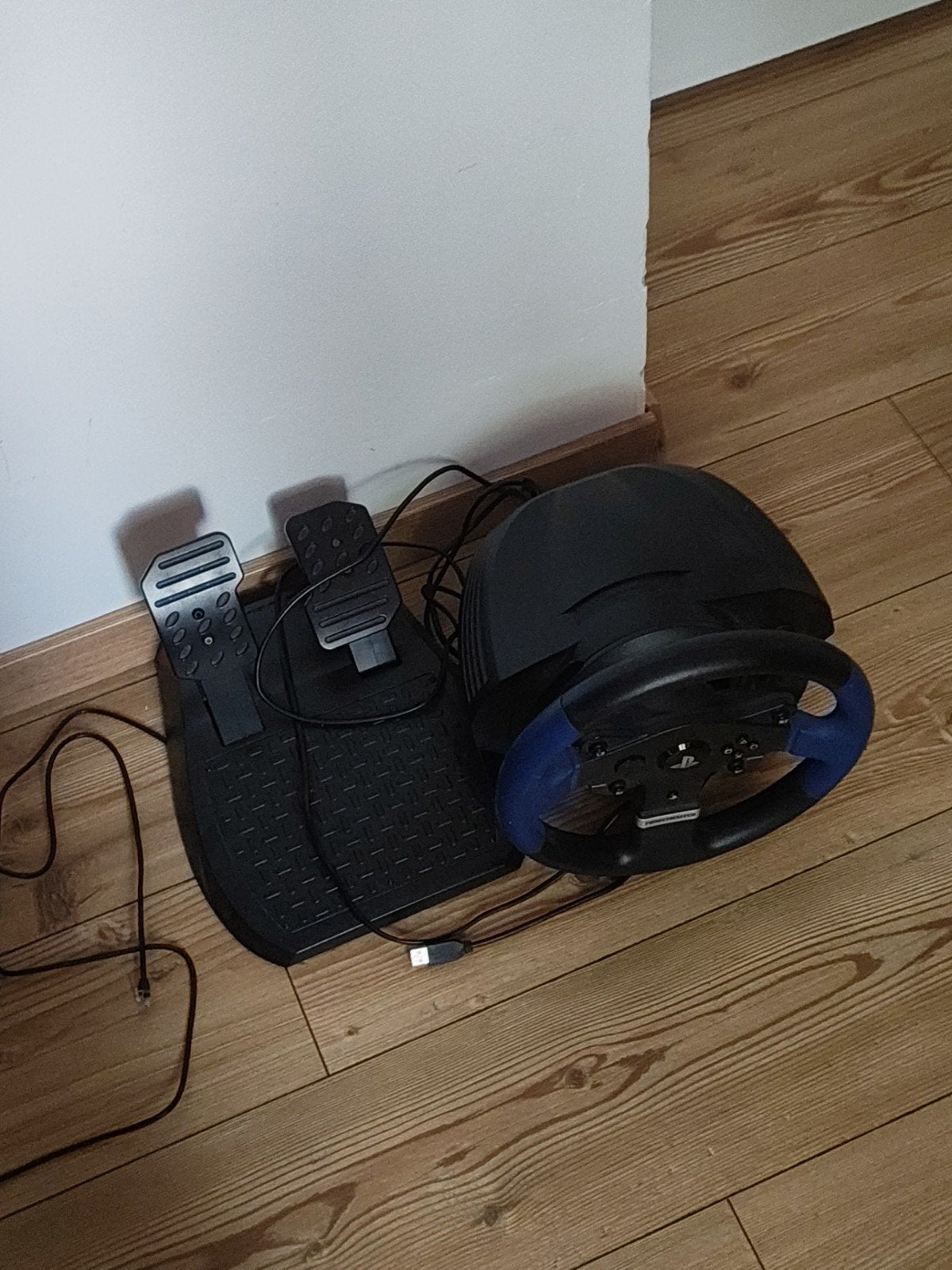 Thrustmaster T150 Simrace Stuur met Pedalen, Ophalen, Racestuur, Gebruikt, Force feedback