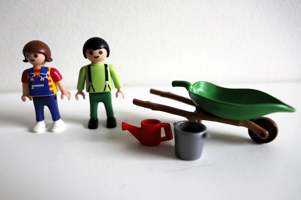 Playmobil 2 kinderen met kruiwagen, helpen in de tuin, Ophalen of Verzenden