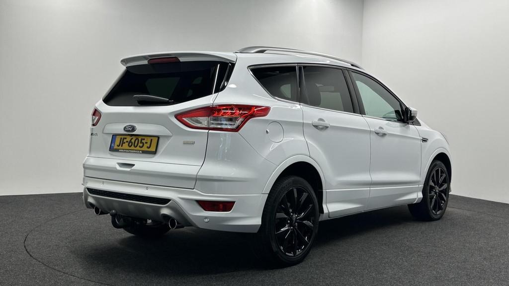Ford Kuga 1.5 Titanium Styling Pack 4WD PANO TREKHAAK NAVI C, Auto's, Automaat, 4 cilinders, Wit, Bedrijf