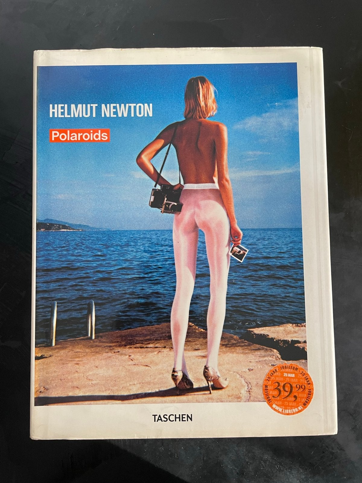 Taschens' Helmut Newtons Polaroids - 1e druk hardcover 2011, Fotografen, Ophalen of Verzenden, Zo goed als nieuw, Zie beschrijving