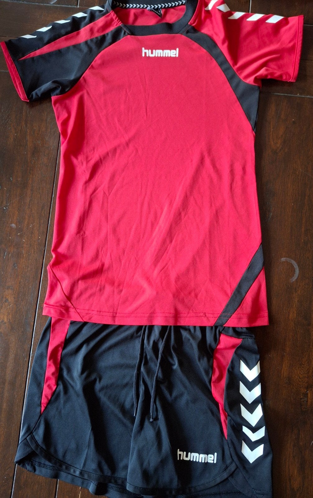 Hummel sportset shirt met broek mt. S, Sport en Fitness, Ophalen of Verzenden, Zo goed als nieuw, Kleding