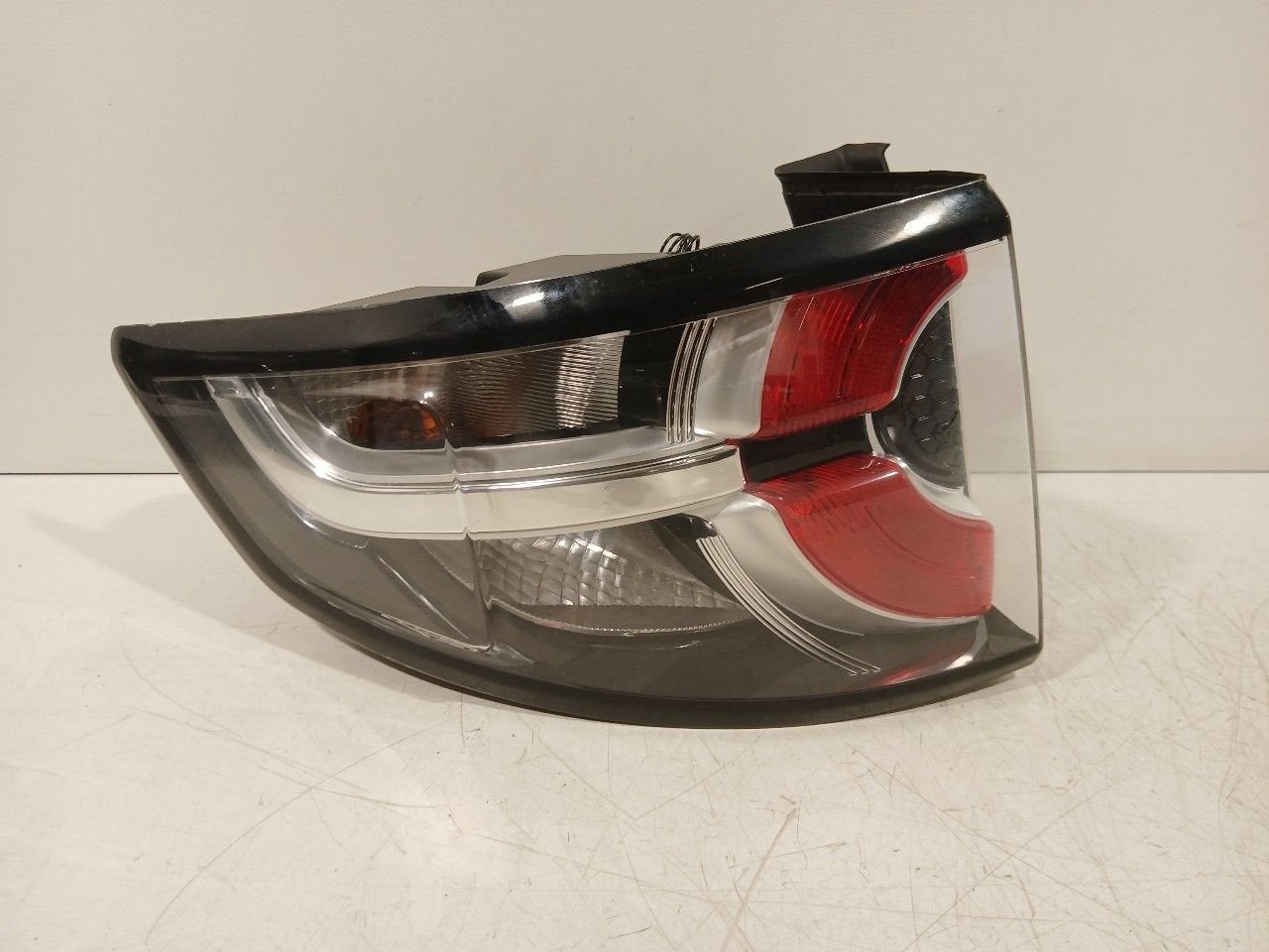 Achterlicht links buiten Land Rover Discovery, Auto-onderdelen, Onderdelen@venauto.nl, Van der Ven Autorecycling B.V., Ettenseweg 76, 4706 PB Roosendaal, The Netherlands