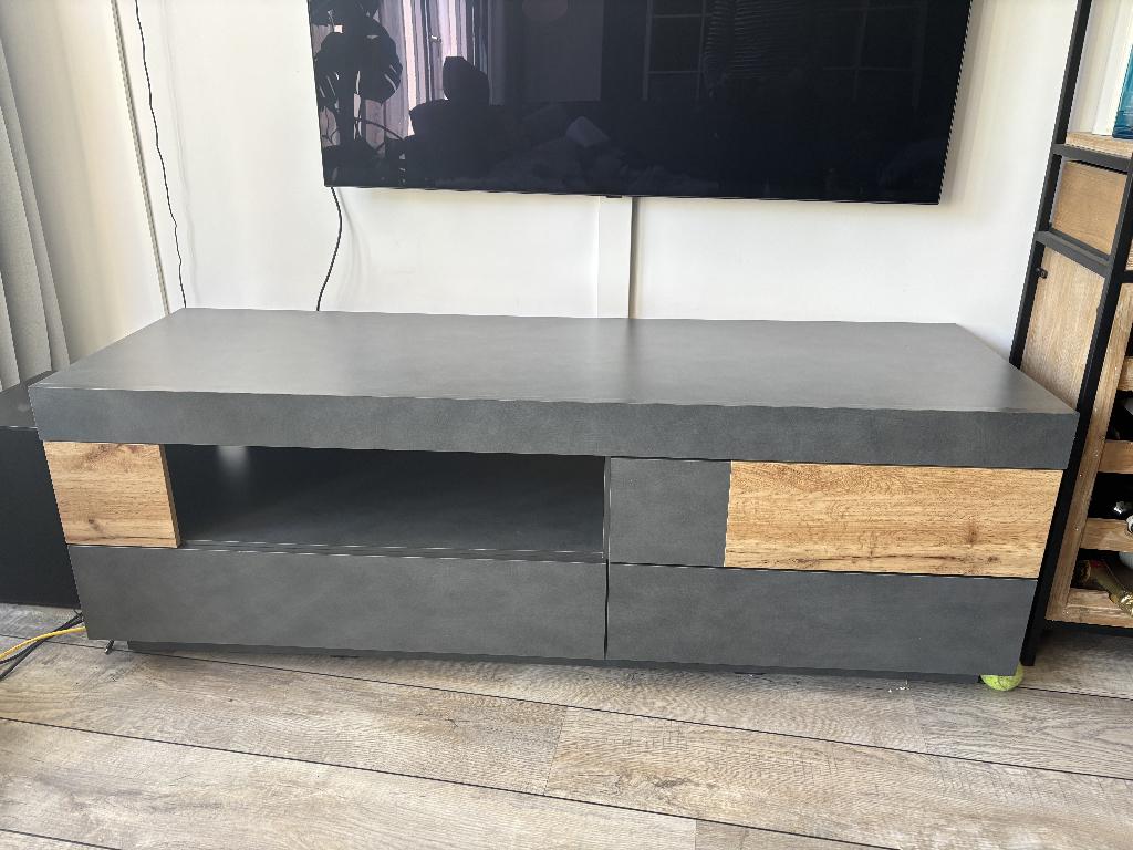 Gratis: Tv-meubel in goede staat, Huis en Inrichting, Kasten | Televisiemeubels, Ophalen, Gebruikt, 150 tot 200 cm, Minder dan 100 cm
