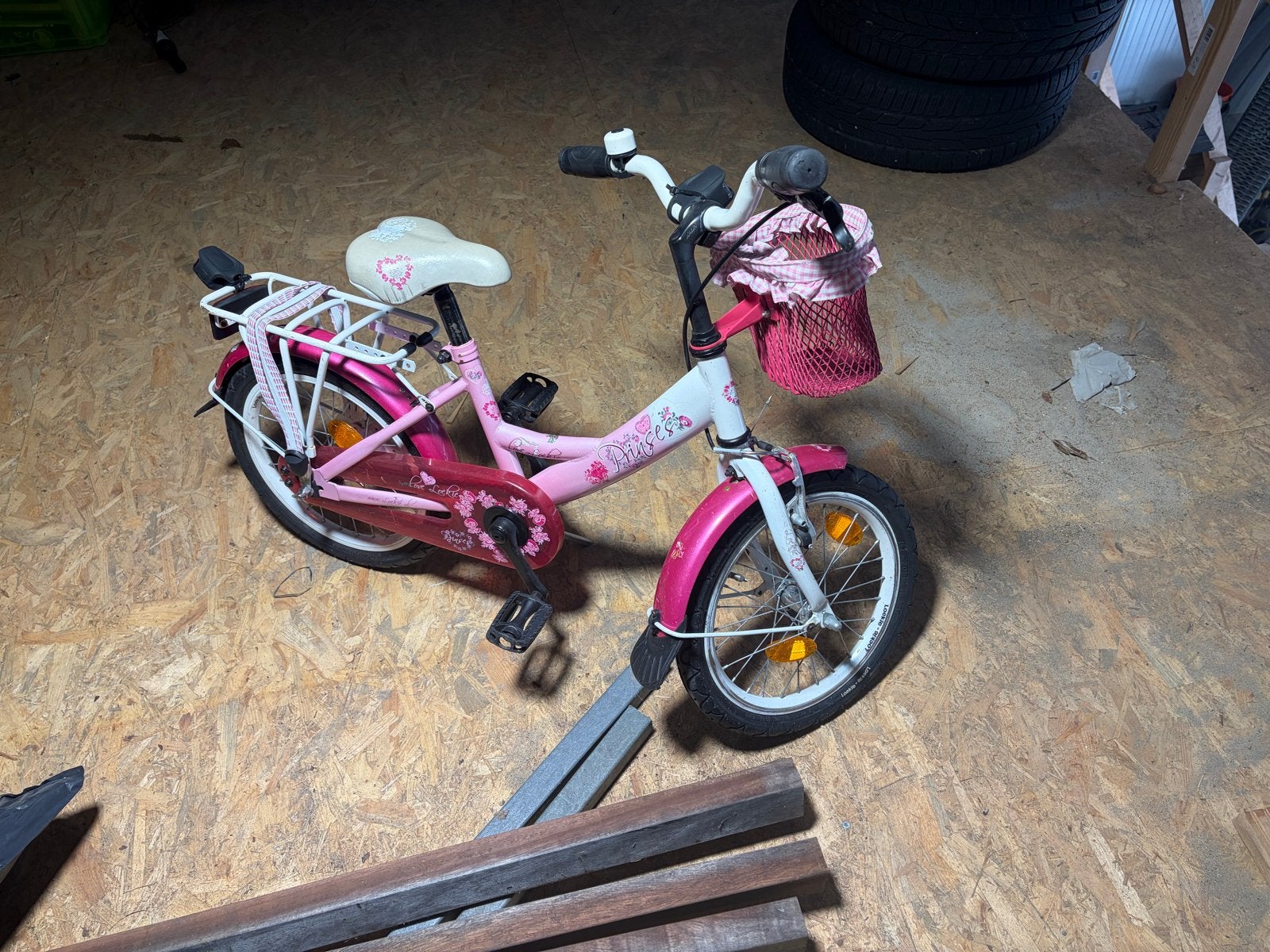 Roze kinderfiets met mandje en bagagedrager, Ophalen, Gebruikt, Terugtraprem, 16 tot 20 inch