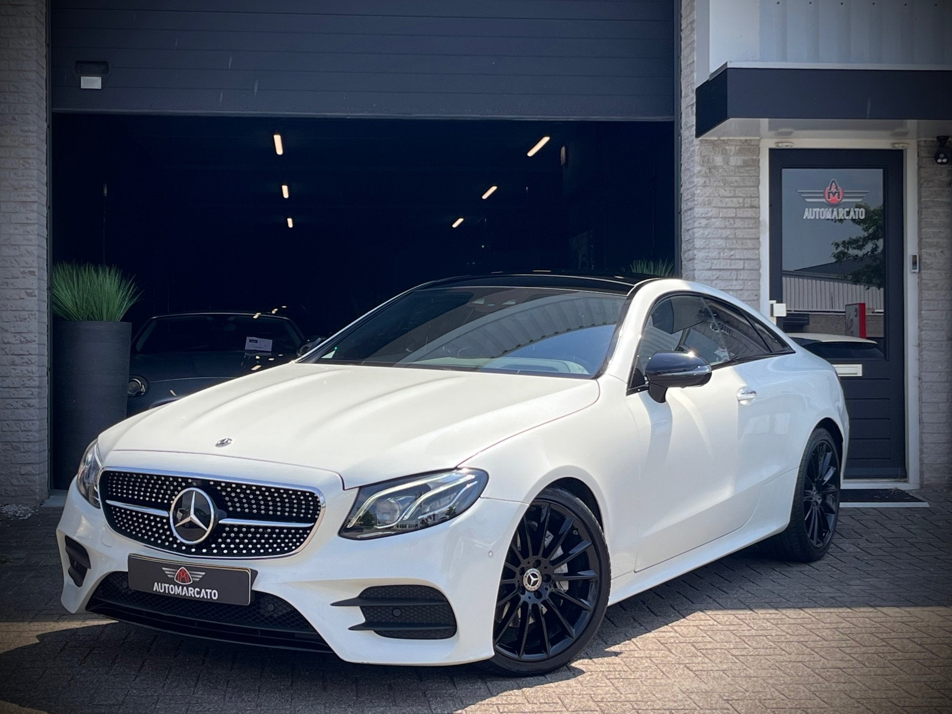 Mercedes-Benz E-klasse Coupé 200 Premium Plus | AMG-Line |, Auto's, Automaat, 4 cilinders, 4 stoelen, Wit