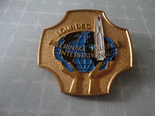 Franse Intern. militaire Bedevaart Lourdes badge/broche, Verzenden, Overige soorten, Overige gebieden, Lintje, Medaille of Wings