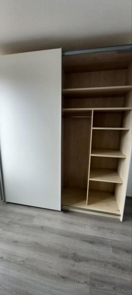 Kledingkast met schuifdeur, Ophalen, 200 cm of meer, Met plank(en), Zo goed als nieuw