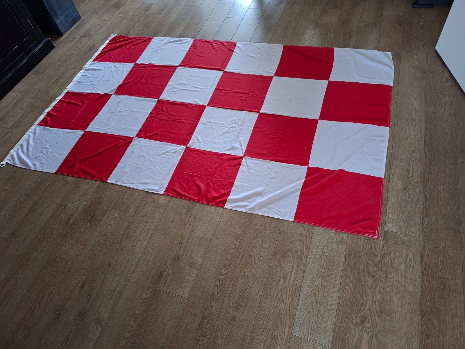 brabantse vlag met vlaggenstok, Ophalen, Nieuw