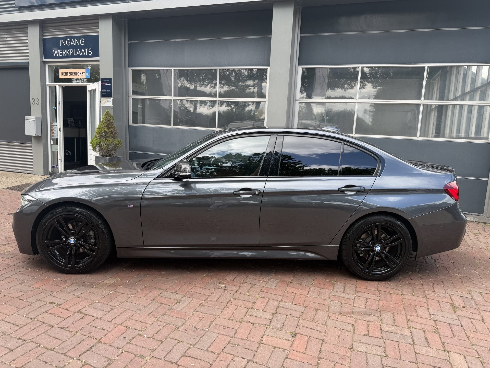 BMW 3 Serie 318i Edition M Sport Shadow High Executive Bj 20, Auto's, Automaat, Gebruikt, Euro 6, 19 km/l