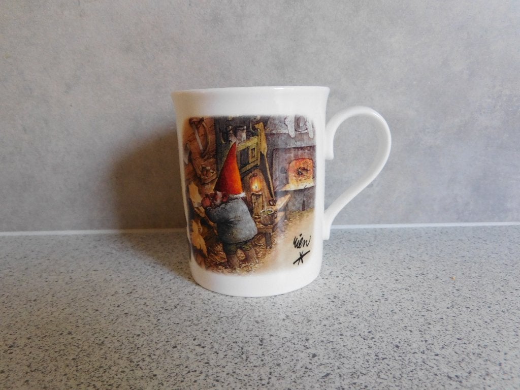 Mok Fine Bone China Vuur David de Kabouter Rien Poortvliet, Huis en Inrichting, Keuken | Servies, Ophalen of Verzenden, Zo goed als nieuw
