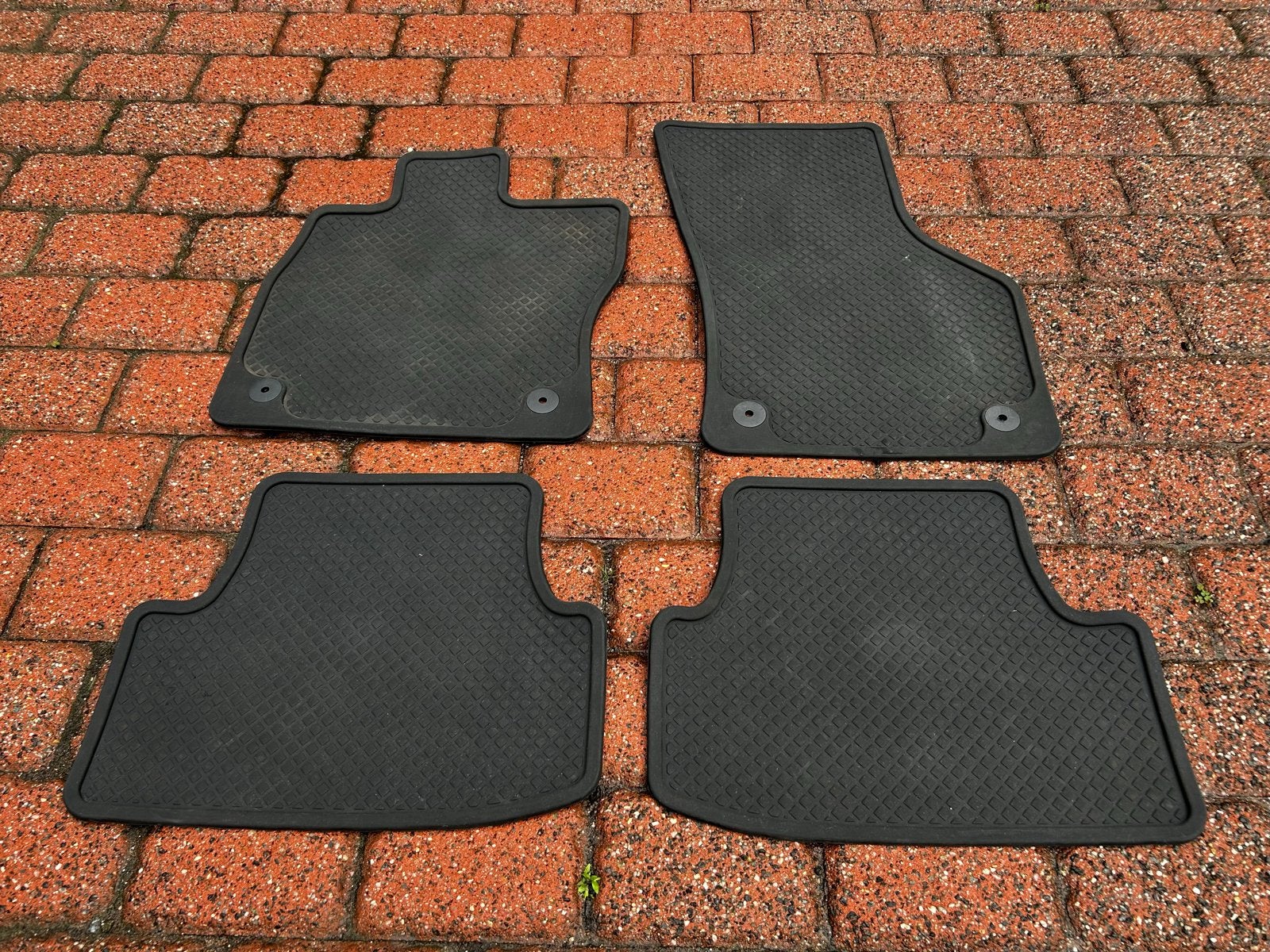 Originele SEAT rubberen mattenset – Leon / Ateca, Auto diversen, Automatten, Ophalen of Verzenden, Gebruikt