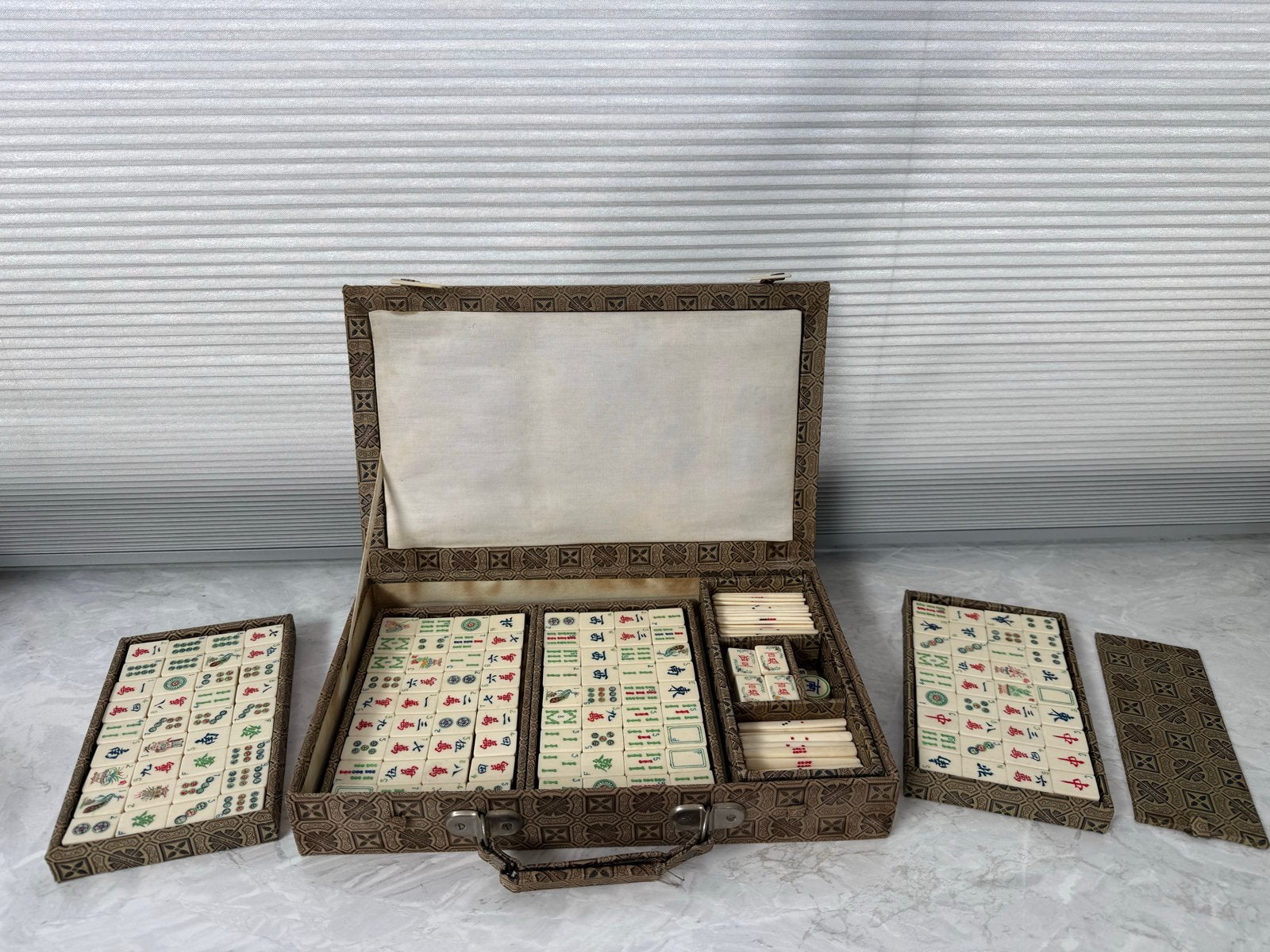 Antieke Mahjong set (jaren '20) Been & Bamboe – Handgesneden, Drie of vier spelers, Ophalen of Verzenden, Gebruikt