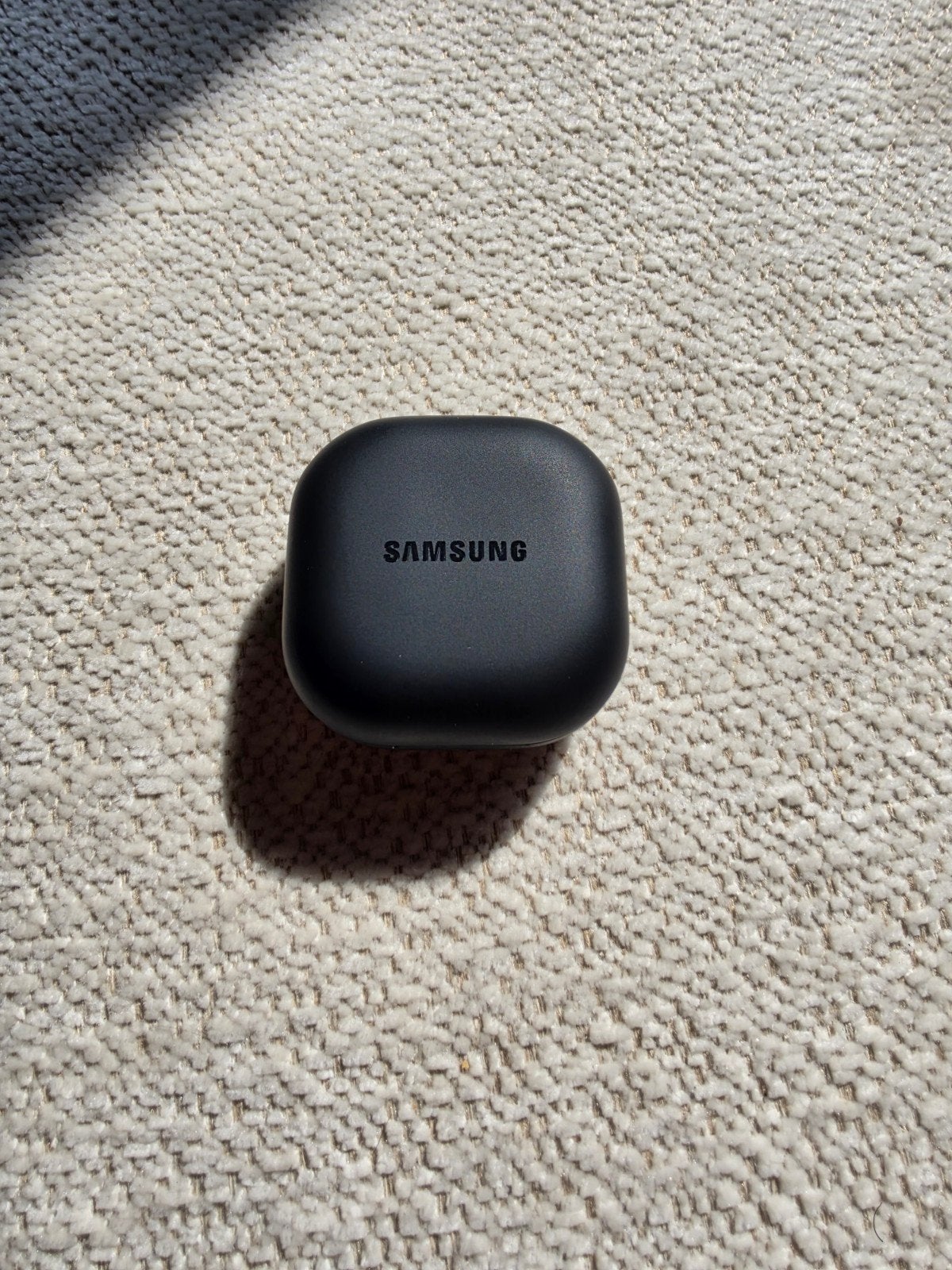 Samsung Galaxy Buds 2 Pro - case and ONE earbud