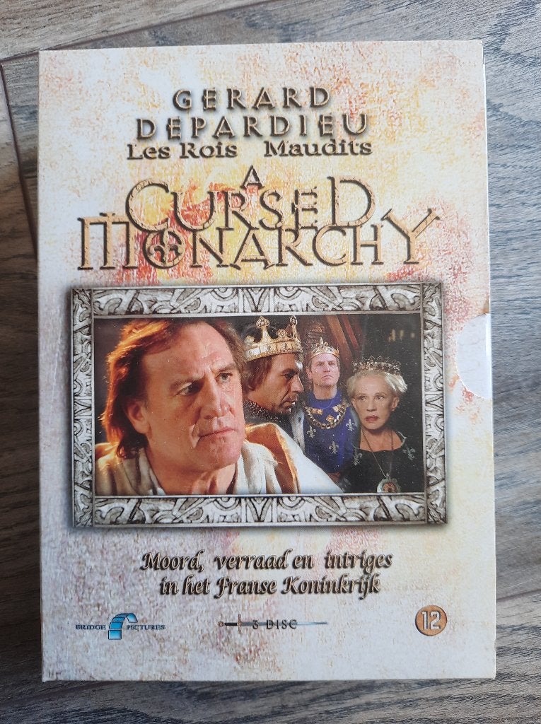Dvd box a cursed monarchy 3 dvd's., Cd's en Dvd's, Nederlands, Overige genres, Ophalen of Verzenden, Zo goed als nieuw