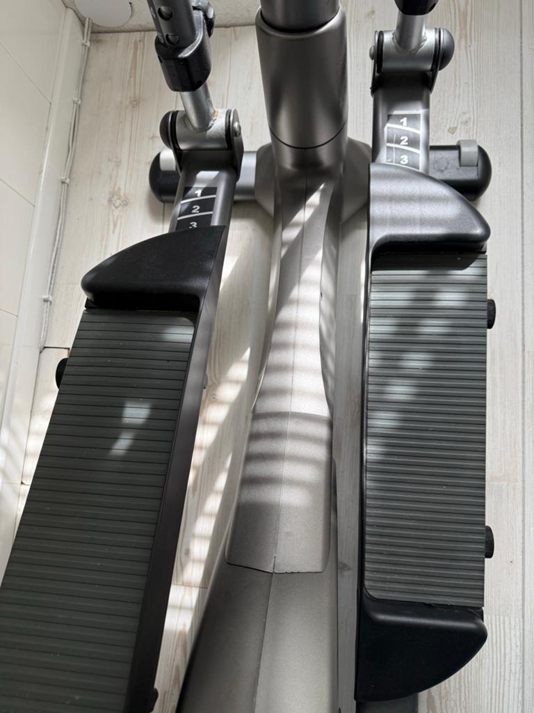 Infiniti Crosstrainer, Sport en Fitness, Fitnessapparatuur, Ophalen, Gebruikt, Crosstrainer, Metaal