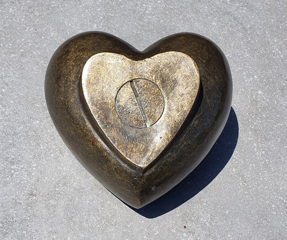 Grote BRONZEN URN / grafdecoratie / HART met VLINDERS, Nieuw, Info@huisentuindecoratiemarie.nl, Huis en tuin decoratie marie, Peize