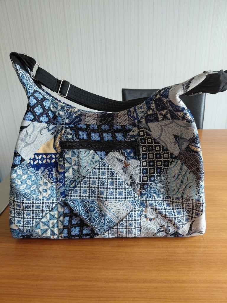 Patchwork schoudertas in blauwtinten., Ophalen of Verzenden, Zo goed als nieuw, Blauw, Schoudertasje