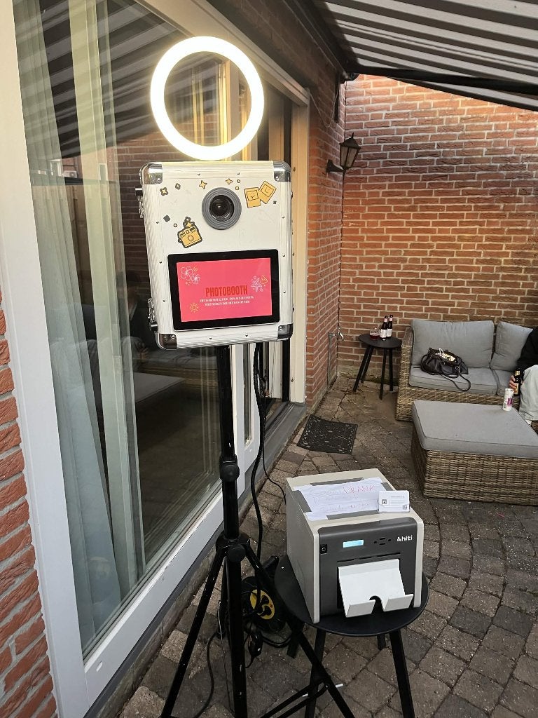 Klassieke photobooth | Te huur - onbeperkt printen, Hobby en Vrije tijd, Feestartikelen | Verhuur, Ophalen of Verzenden, Zo goed als nieuw