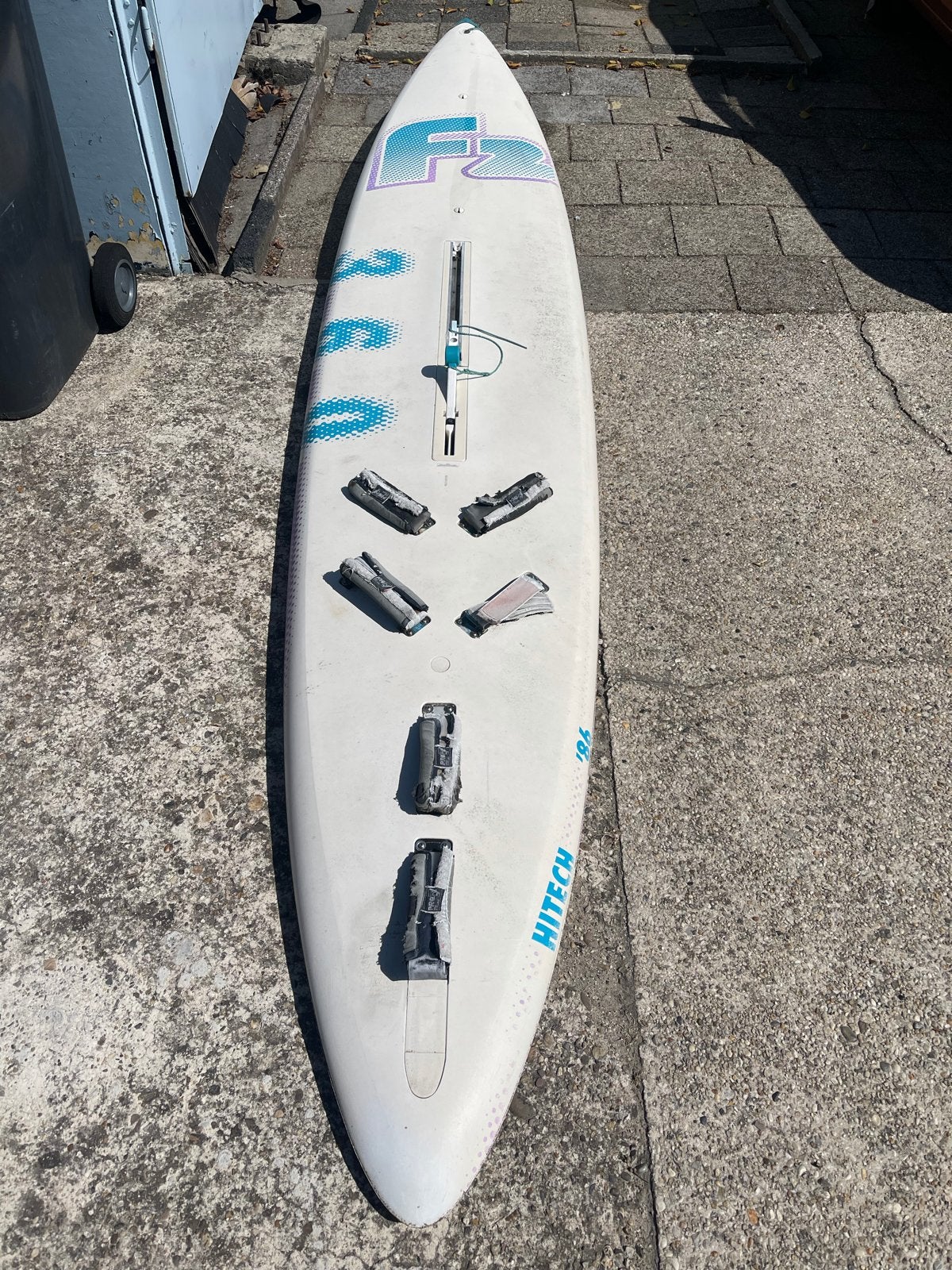 F2 Hitech Windsurfplank - Gebruikt, Met voetbanden, Gebruikt, Minder dan 250 cm, F2