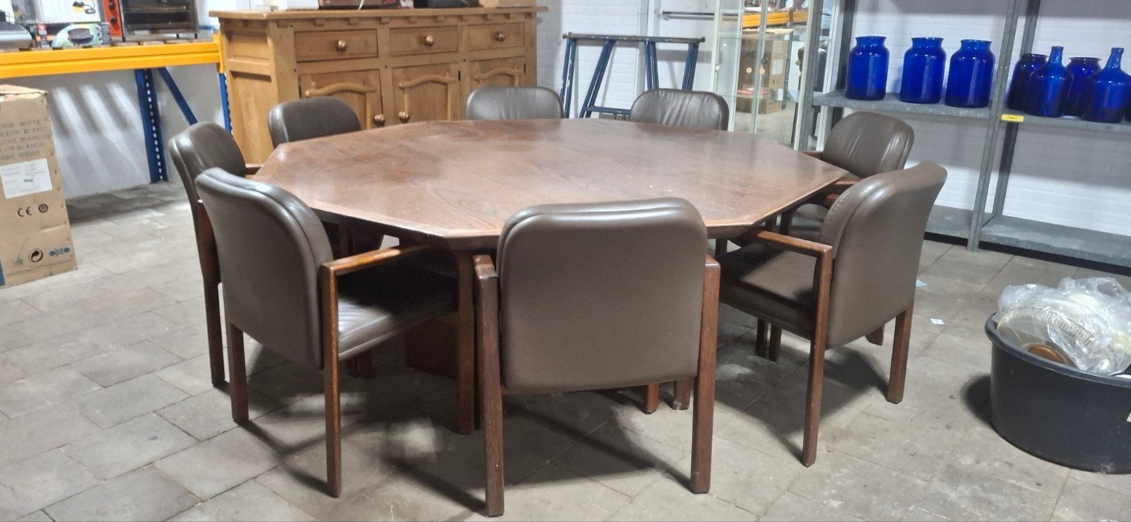 grote 8 hoekige tafel met 8 stoelen, Ophalen