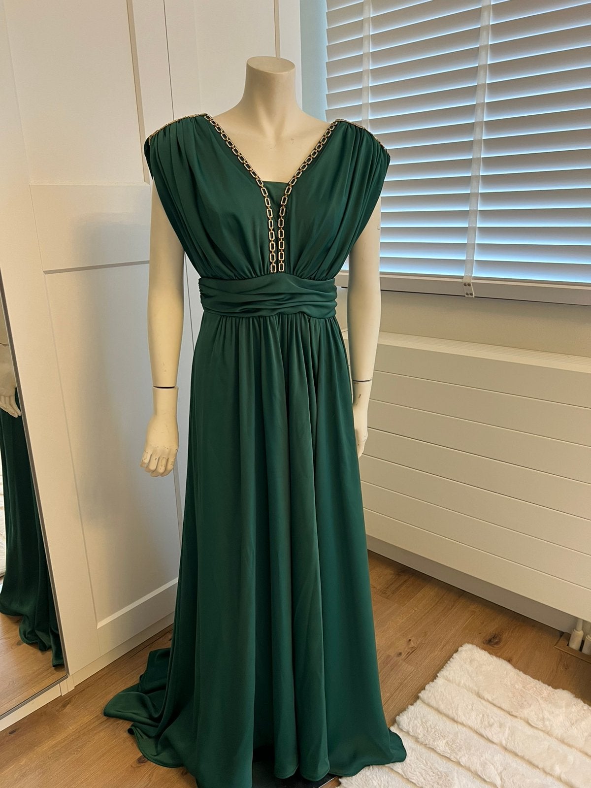 Prachtige groene jurk met gouden details, maat 38/40, Maat 38/40 (M), Galajurk, Ophalen of Verzenden, Zo goed als nieuw