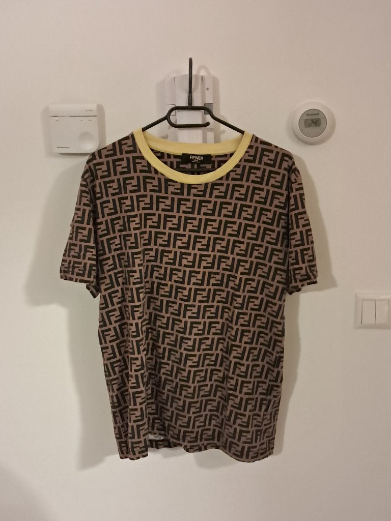 Fendi t shirt, Ophalen of Verzenden, Zo goed als nieuw, Maat 48/50 (M), Bruin