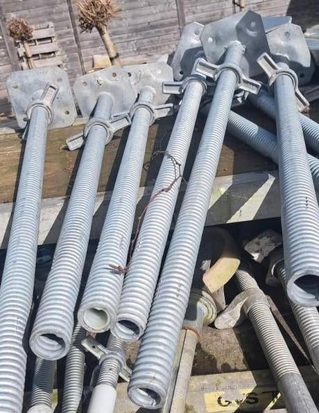 Te koop 10 lange spindels-steiger voeten opdraaibare, Ophalen of Verzenden, Layer, Rolsteiger of Kamersteiger, 5 meter of hoger