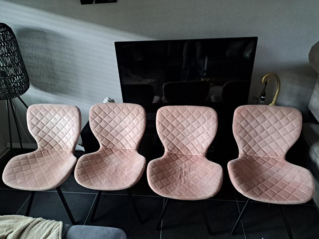 Velvet roze eetkamer stoelen., 4 krukken, Ophalen of Verzenden, Zo goed als nieuw, 60 tot 90 cm