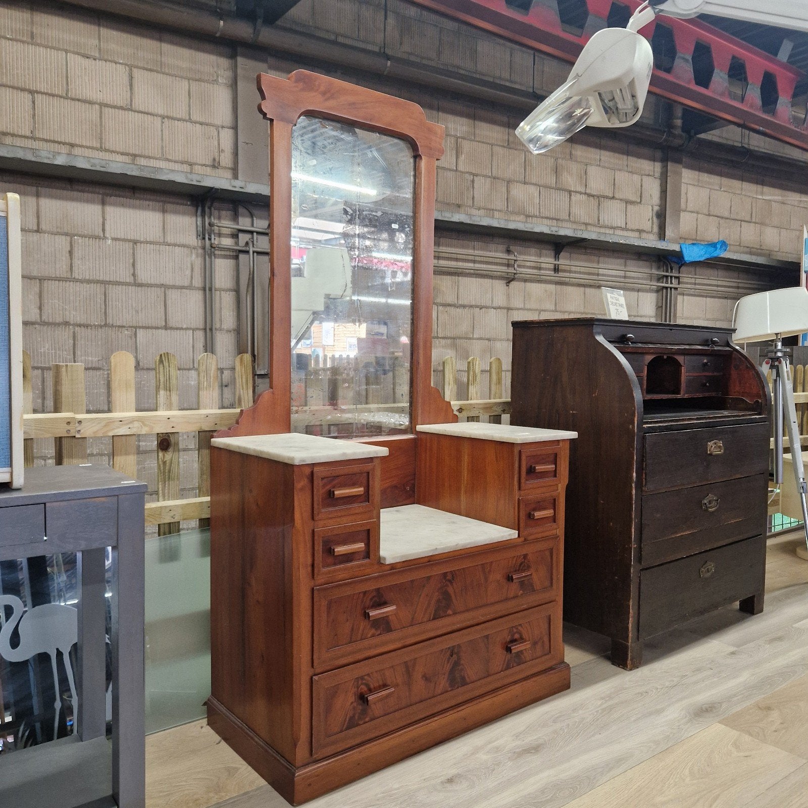 Nu 25 % korting! Antieke kaptafel met marmeren blad, Ophalen