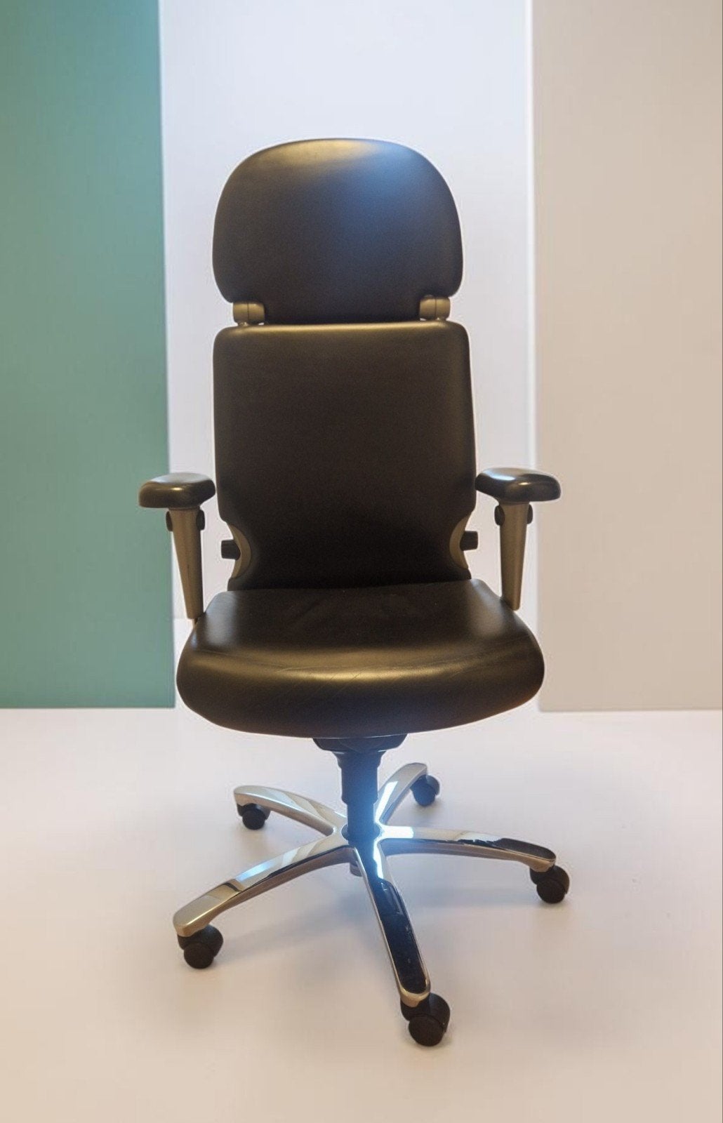Haworth comforto design directiestoel leer ergonomisch ZGAN, Ophalen, Zwart, Zo goed als nieuw, Bureaustoel