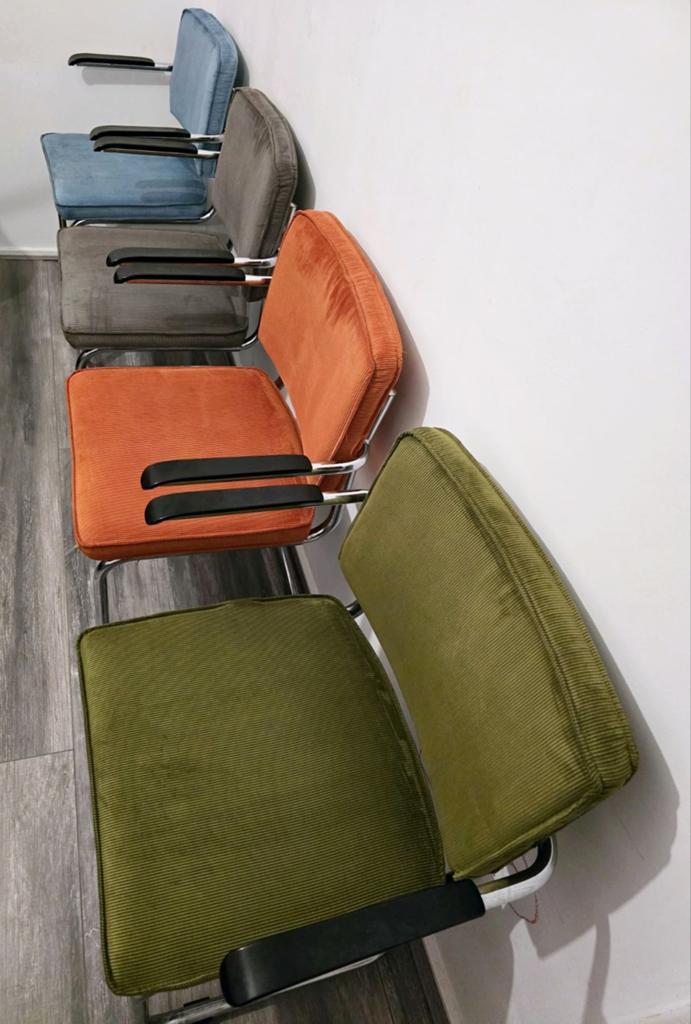 Zuiver Ridge Rib ribstof stoelen met armleuning 4 stuks set, Ophalen, Zo goed als nieuw, Overige kleuren, Vier