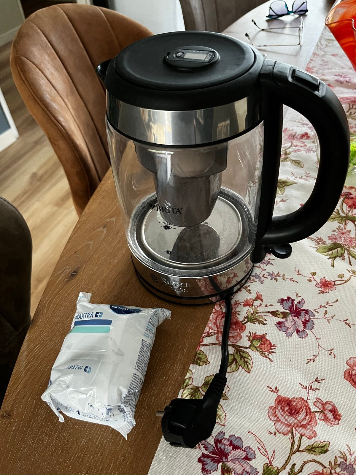 Russell Hobbs Waterkoker met Brita filter en Maxtra+, 1 tot 2 liter, Ophalen of Verzenden, Gebruikt, Draadloos