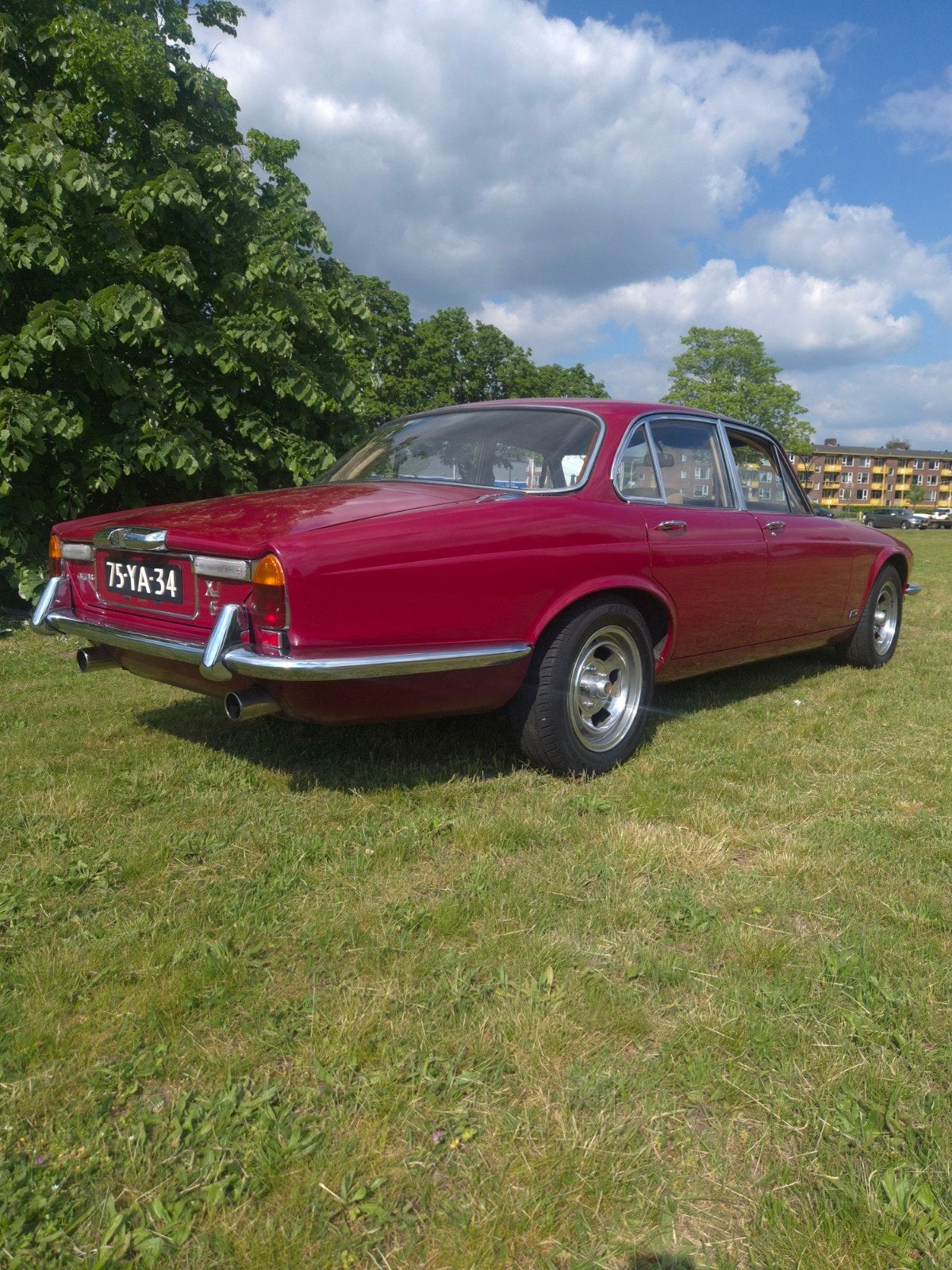 Jaguar XJ6 1976 Rood, SWB, foto 3