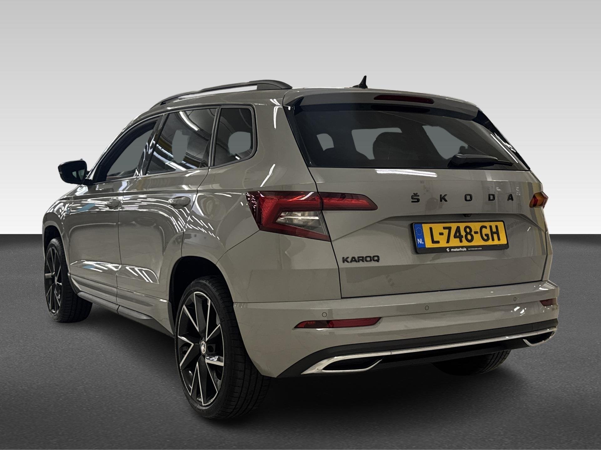 Skoda Karoq 1.5 TSI ACT Sportline Business, Auto's, Automaat, 4 cilinders, 700 kg, Bedrijf