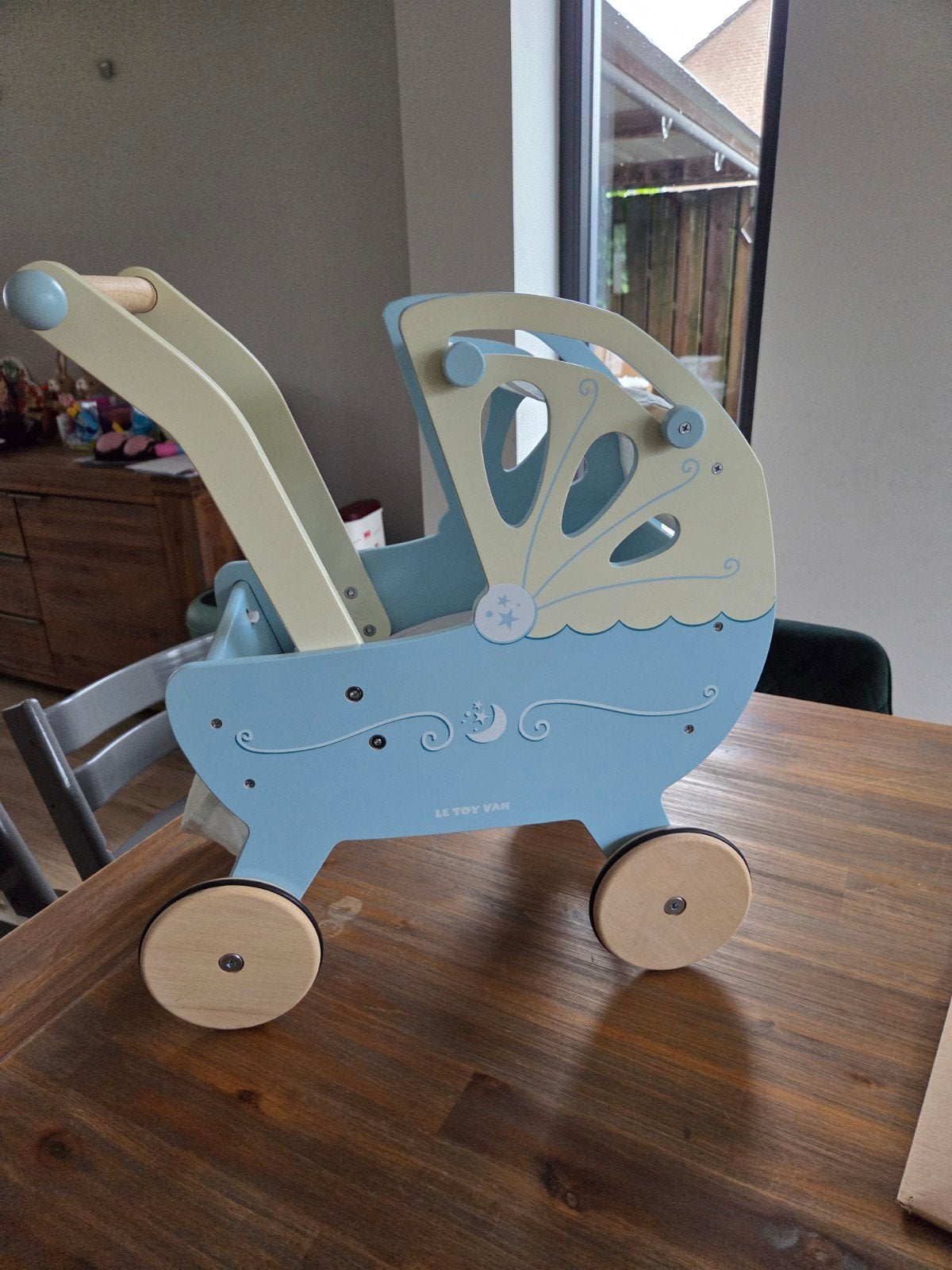 Le Toy Van Houten Poppenwagen Blauw, Ophalen, Zo goed als nieuw, Overige typen