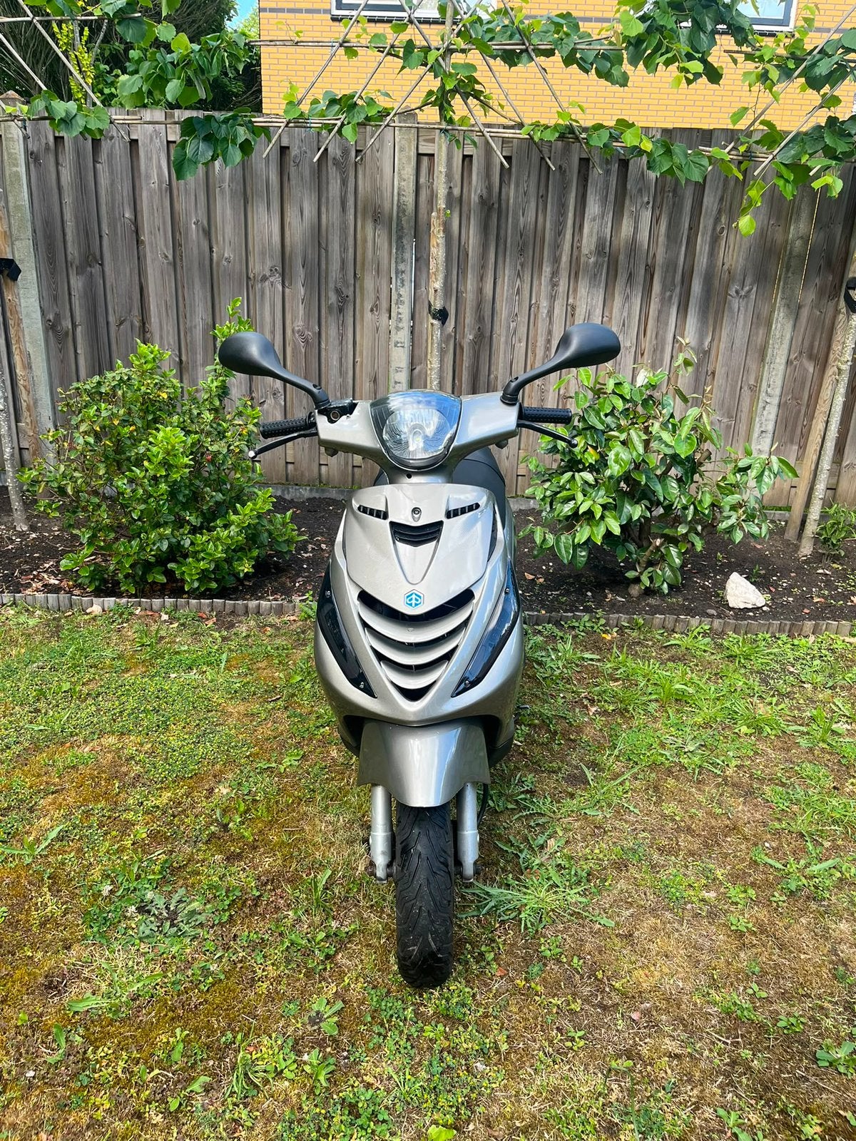 Piaggio zip 4t 2v, Fietsen en Brommers, Scooters | Piaggio, Zo goed als nieuw, Zip, Benzine, Ophalen