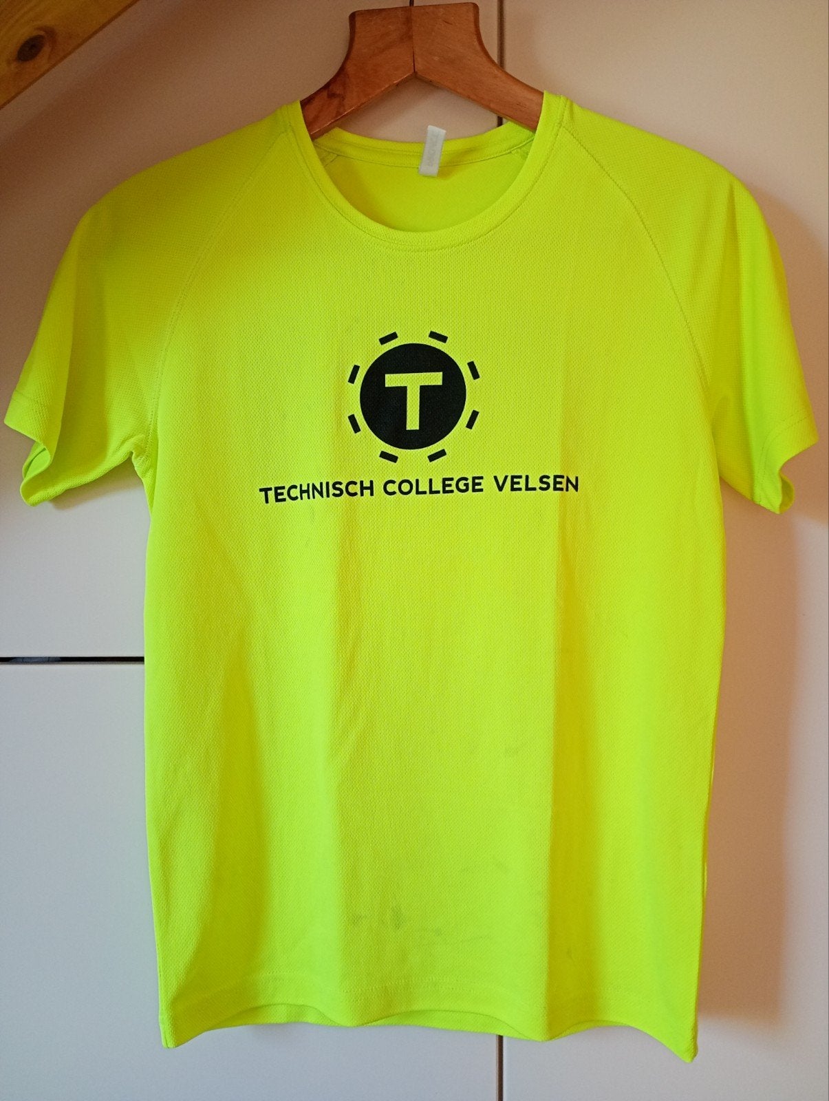 sportshirt Technisch College IJmuiden - Maat S, Ophalen, Geel, Proact, Gedragen