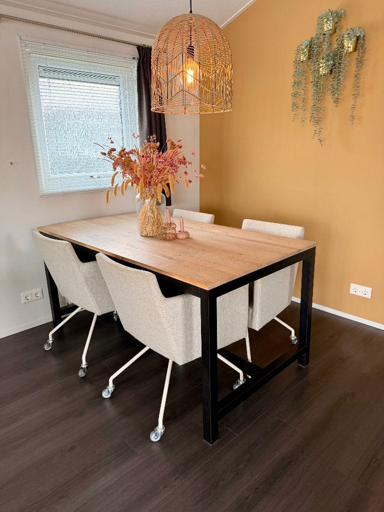 Mooie eetkamertafel met zwart stalen frame 160cm houten blad, Huis en Inrichting, Tafels | Eettafels, Ophalen, Gebruikt, 50 tot 100 cm