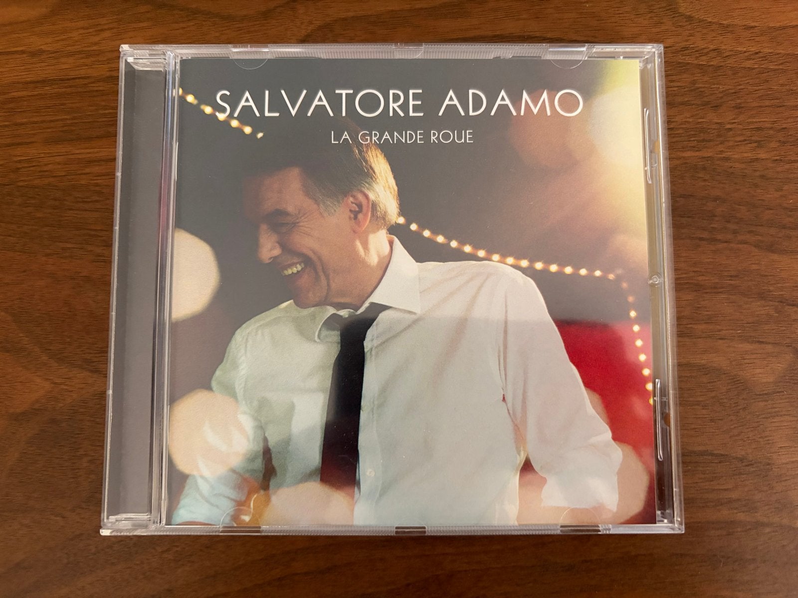 Salvatore Adamo - La Grande Roue, Cd's en Dvd's, Ophalen of Verzenden, Zo goed als nieuw, Inclusief boekje, Chanson